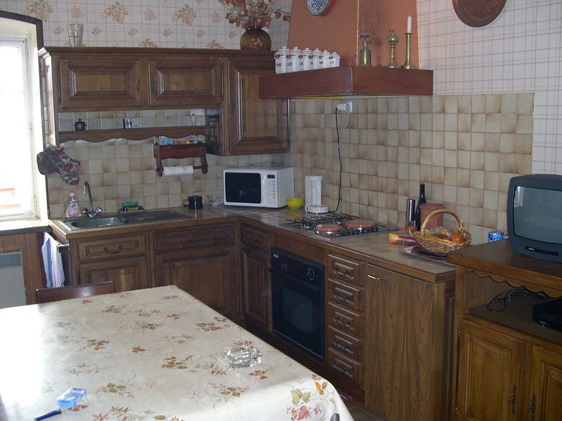 Maison de village Le Mazet St Voy 2 appartements. Centre village. Proximité immédiate commerces.